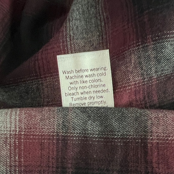 ✨Apt. 9 Men's Dark Plaid Button Down Shirt - Picture 7 of 8